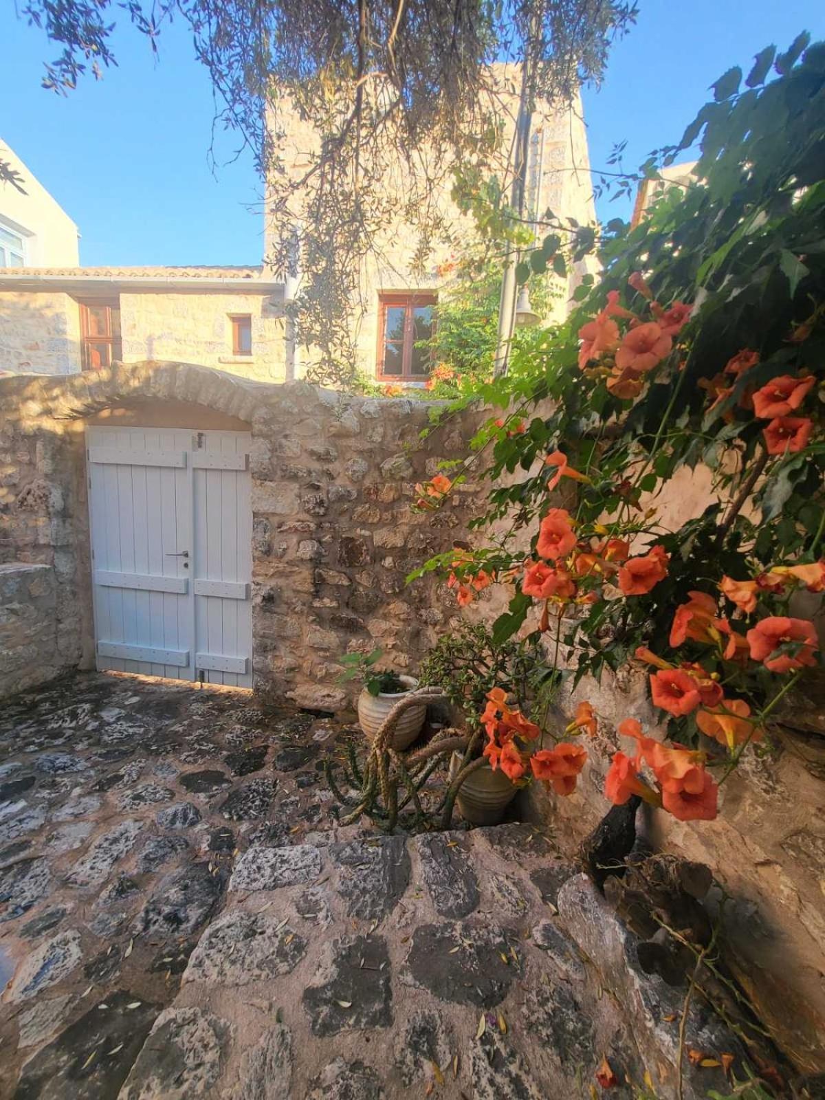 Balcony&Tower Apartment Areopoli Exterior photo