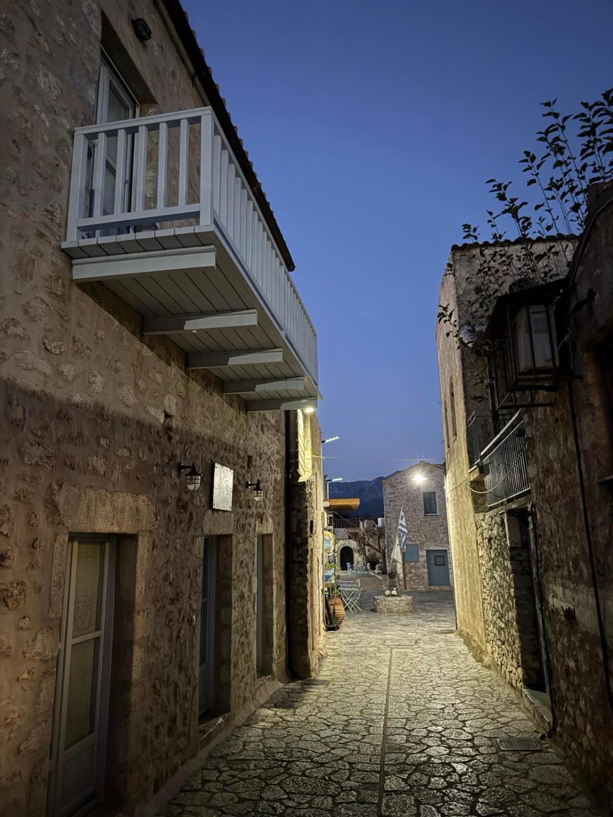 Balcony&Tower Apartment Areopoli Exterior photo