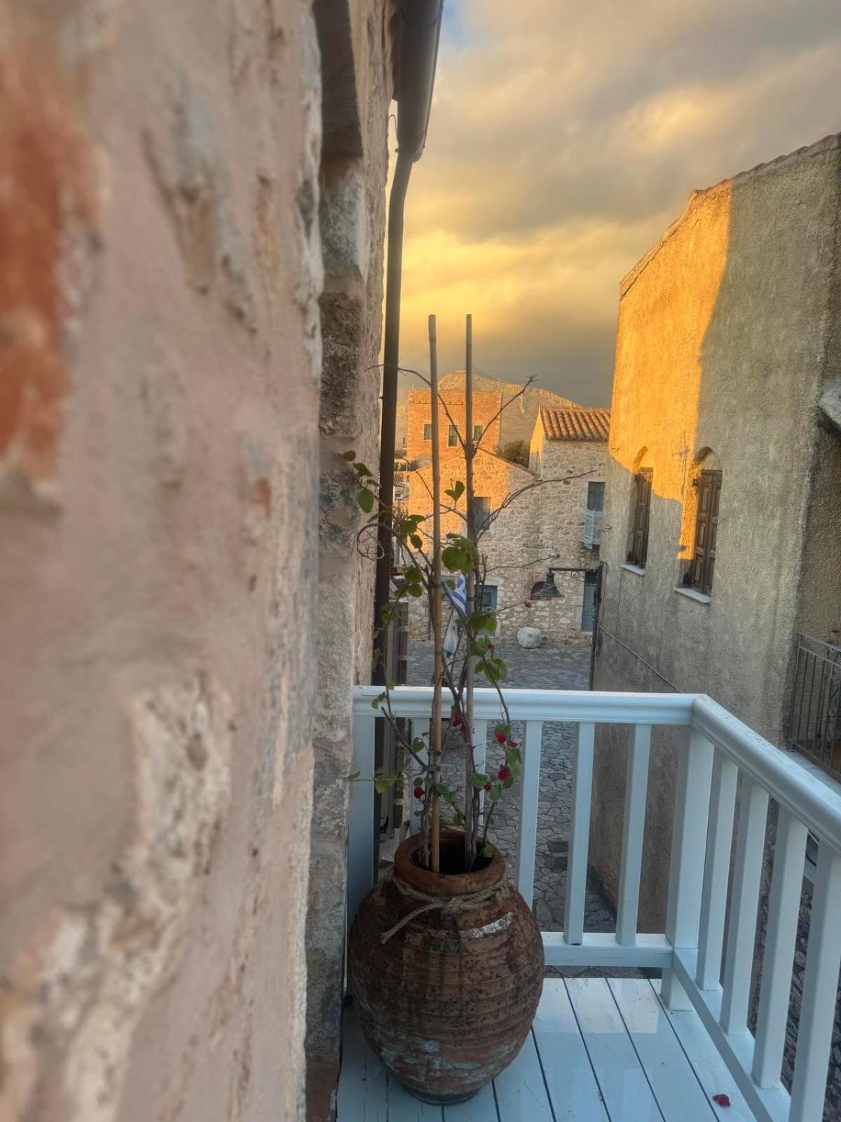 Balcony&Tower Apartment Areopoli Exterior photo